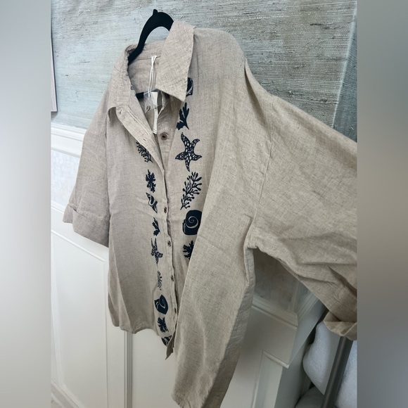 NWT new MEDIUM by Anthropologie button down linen shirt beach shell print tan - Picture 9 of 17